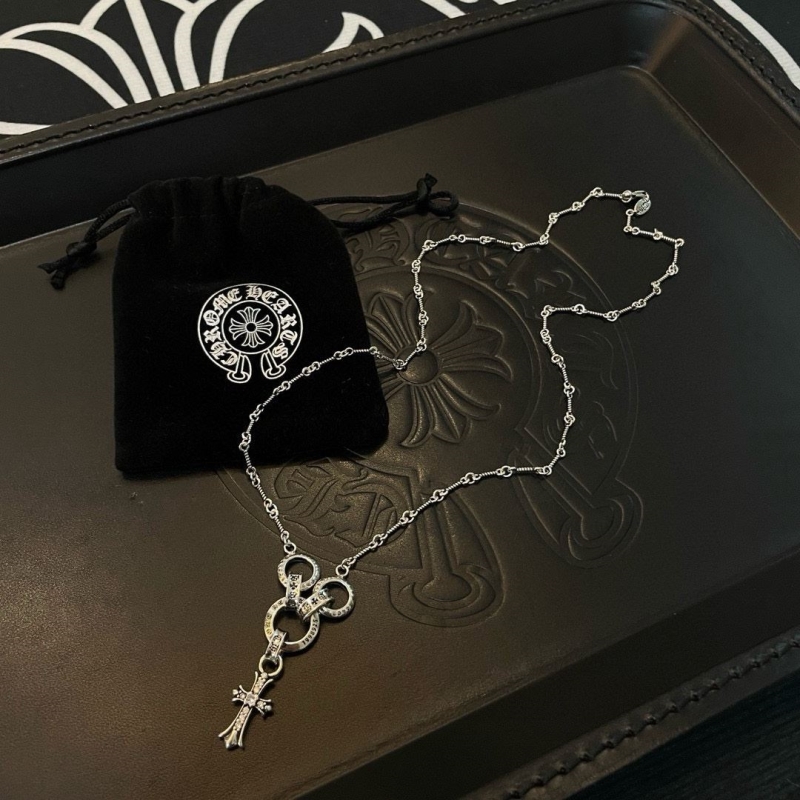 Ch*0me He**ts necklaces